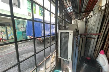 Hot Area Facing Open Main Road Double Storey Intermediate Shop Office Laman Glenmarie Shah Alam Selangor