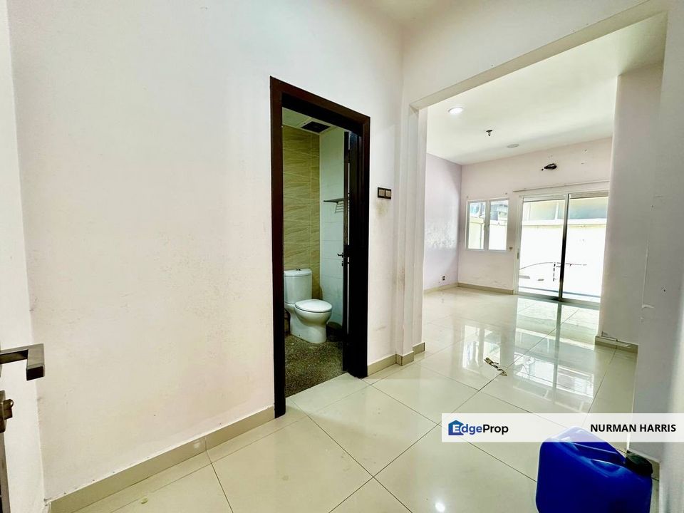 Individual Title Renovated 3 Storey Semi-D HouseKemuning Residence Kota Kemuning Shah Alam Selangor, Selangor, Shah Alam
