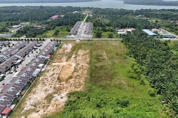 Pulau Indah ( Pulau Lumut )
