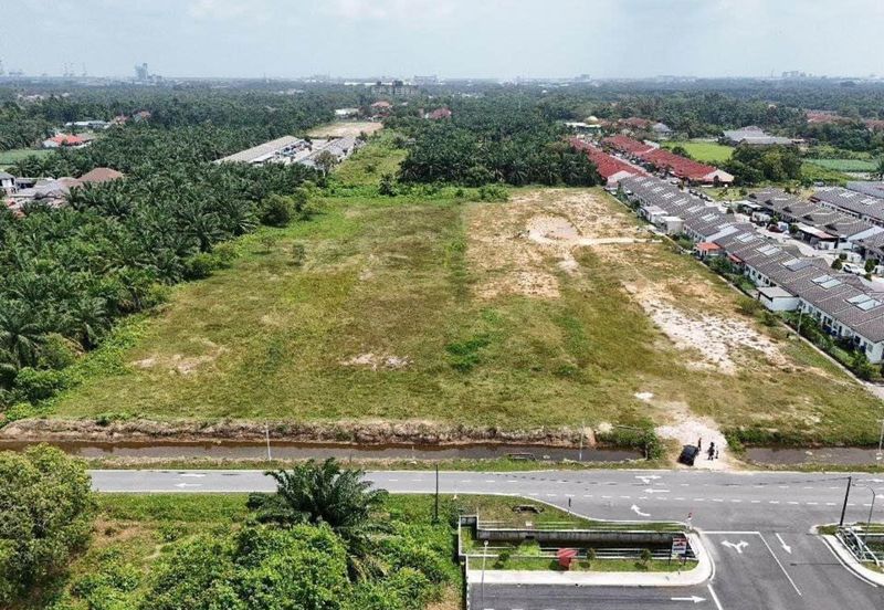 Pulau Indah ( Pulau Lumut )