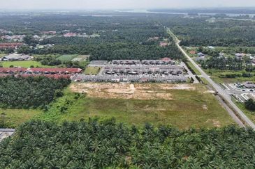 Pulau Indah ( Pulau Lumut )