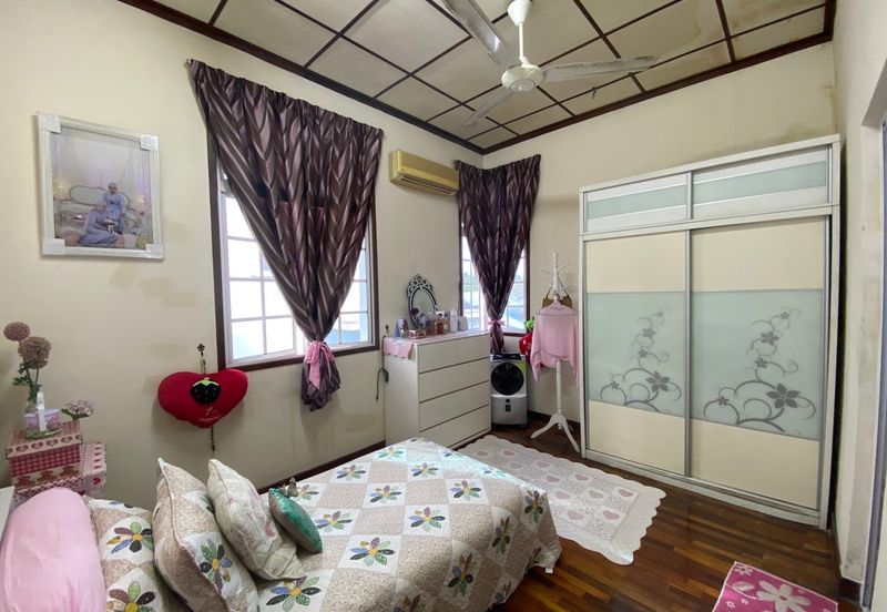 2 Storey Bunggalow at Tmn Desa Sutera, Seberang Jaya 