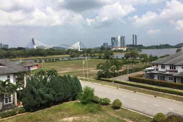 Perdana Lakeview East