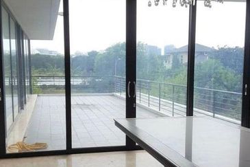 Perdana Lakeview East