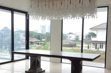 Perdana Lakeview East