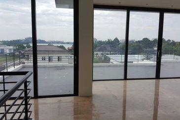 Perdana Lakeview East