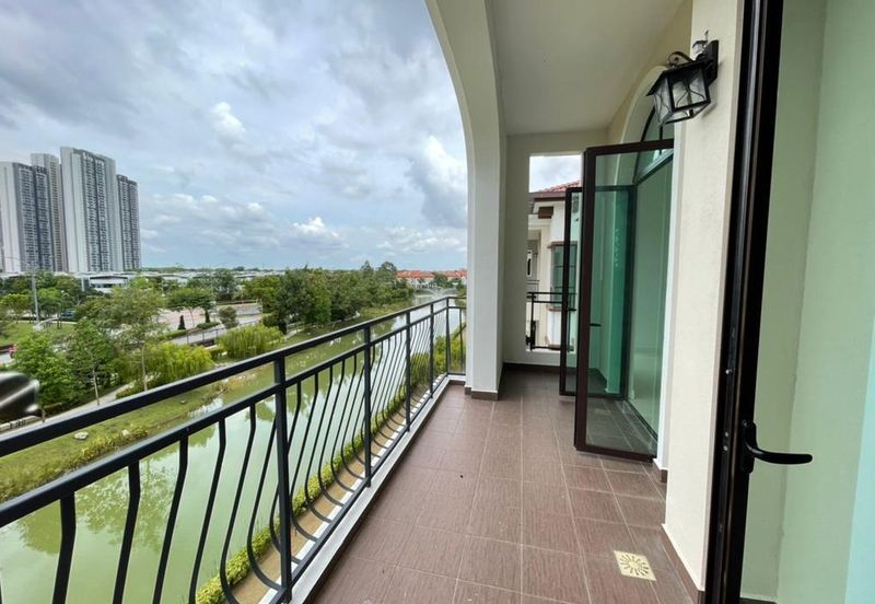 Isle of Kamares, Setia Eco Glades