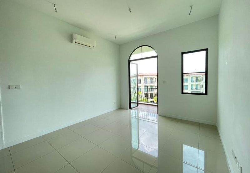 Isle of Kamares, Setia Eco Glades