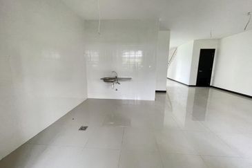 Trillium, Perdana Lakeview East