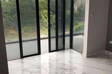 The Maisons, Perdana Lakeview East