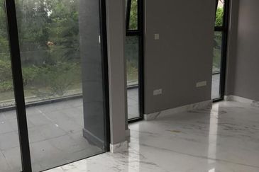 The Maisons, Perdana Lakeview East