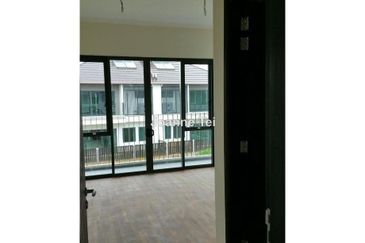 Charms of Nusantara, Setia Eco Glades