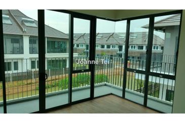 Charms of Nusantara, Setia Eco Glades