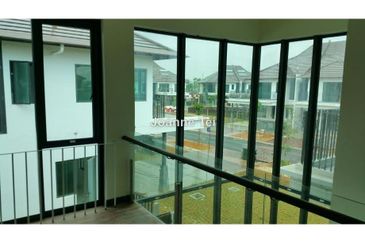 Charms of Nusantara, Setia Eco Glades