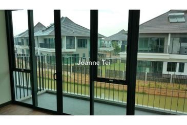 Charms of Nusantara, Setia Eco Glades