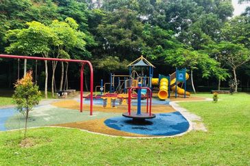 Summerglades, Perdana Lakeview West