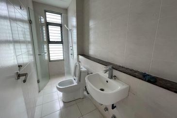 Summerglades, Perdana Lakeview West