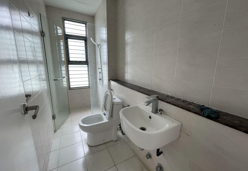 Summerglades, Perdana Lakeview West