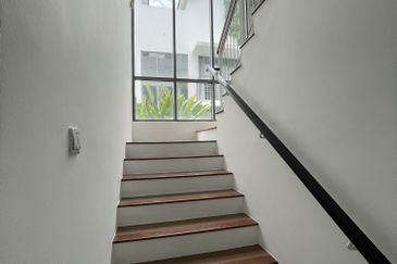 Summerglades, Perdana Lakeview West