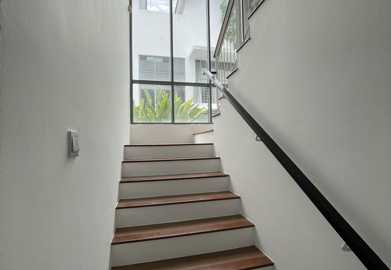 Summerglades, Perdana Lakeview West