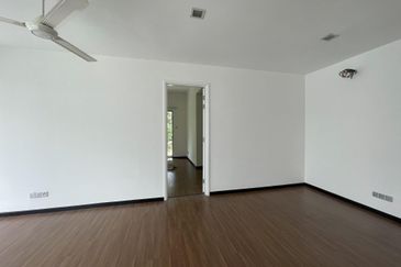 Summerglades, Perdana Lakeview West