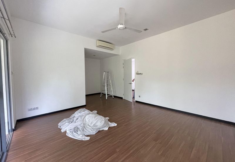 Summerglades, Perdana Lakeview West