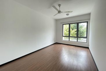 Summerglades, Perdana Lakeview West