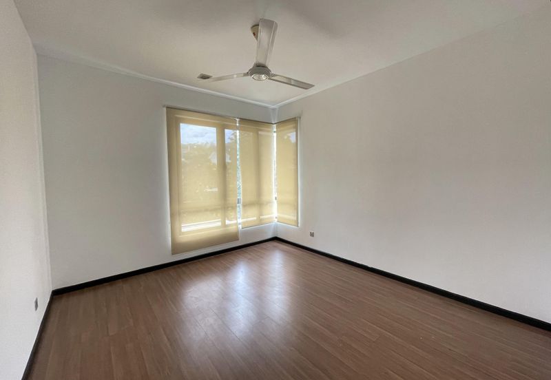 Summerglades, Perdana Lakeview West