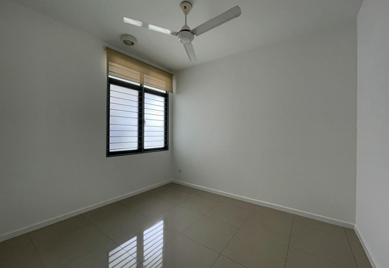 Summerglades, Perdana Lakeview West