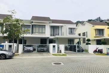 Summerglades, Perdana Lakeview West