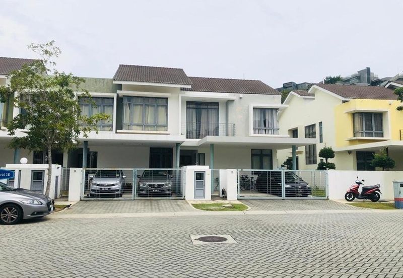 Summerglades, Perdana Lakeview West