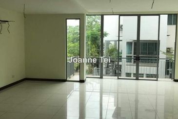 Symphony Hills Schumann