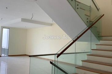 Symphony Hills Schumann