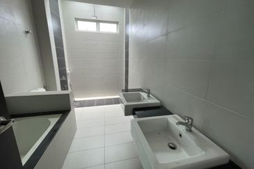 Trillium, Perdana Lakeview East