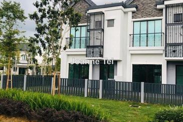 Jewels of Grasmere, Setia Marina