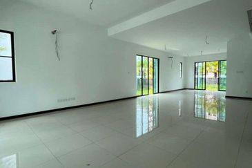 Jewels of Grasmere, Setia Marina