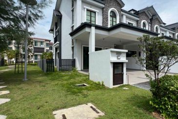 Jewels of Grasmere, Setia Marina