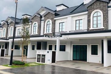 Jewels of Grasmere, Setia Marina