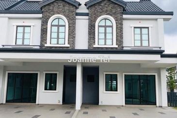 Jewels of Grasmere, Setia Marina