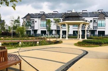 Jewels of Grasmere, Setia Marina