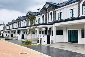 Jewels of Grasmere, Setia Marina