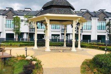 Jewels of Grasmere, Setia Marina