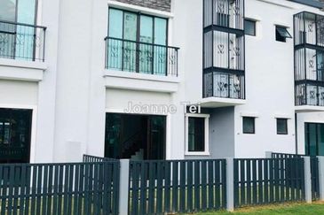 Jewels of Grasmere, Setia Marina