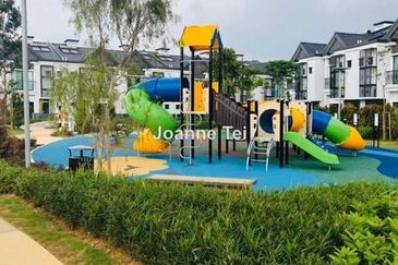 Jewels of Grasmere, Setia Marina