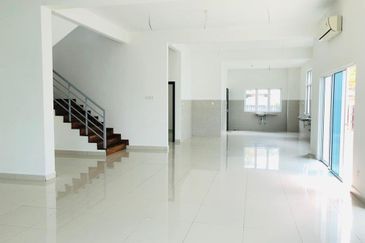 Perdana Lakeview East