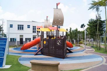 Perdana Lakeview East