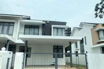 Summerglades, Perdana Lakeview West