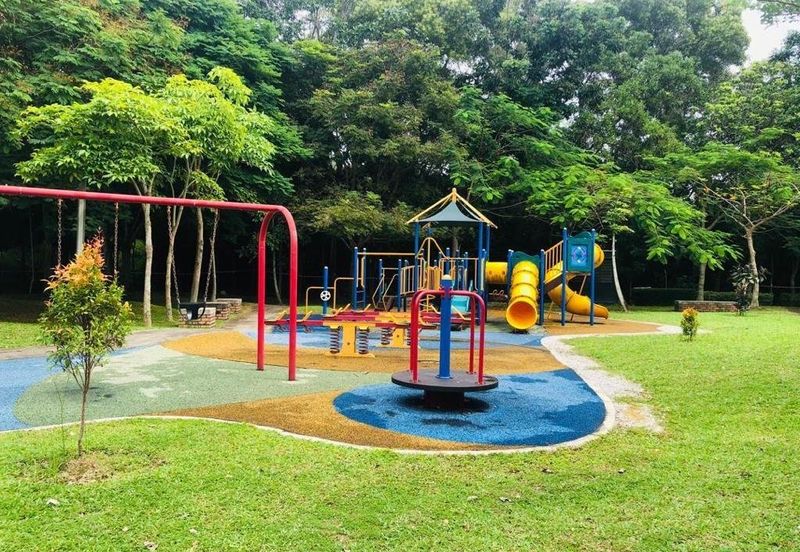 Summerglades, Perdana Lakeview West