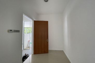 Summerglades, Perdana Lakeview West