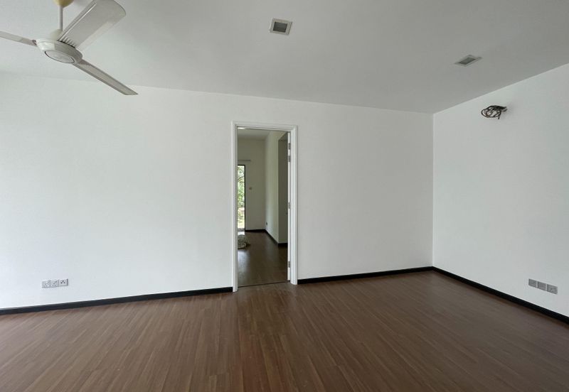 Summerglades, Perdana Lakeview West